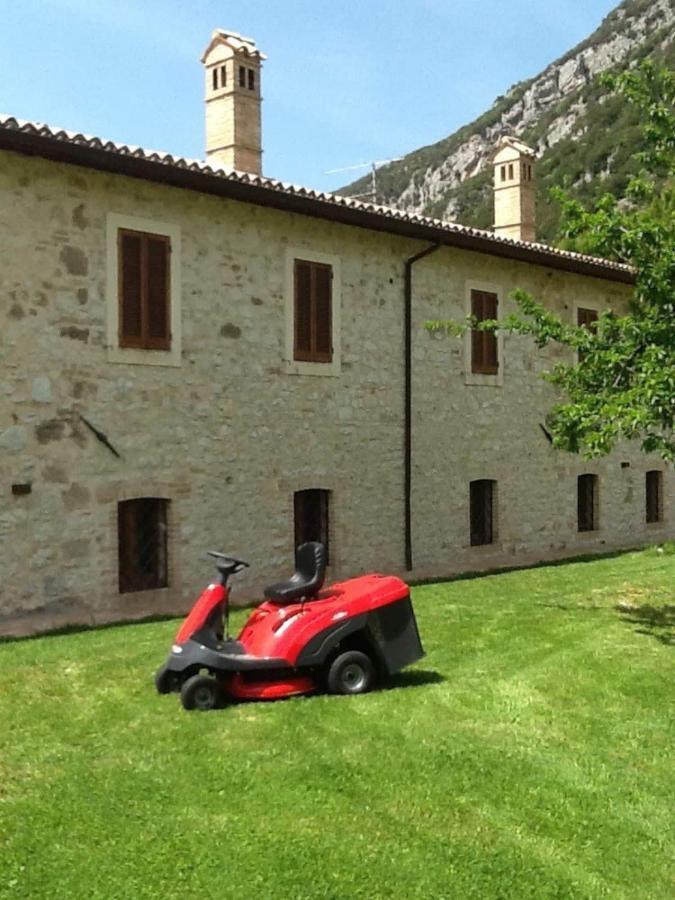 Casa Ridente Nella Valle Del Menotre Con Giardino Pale Kültér fotó