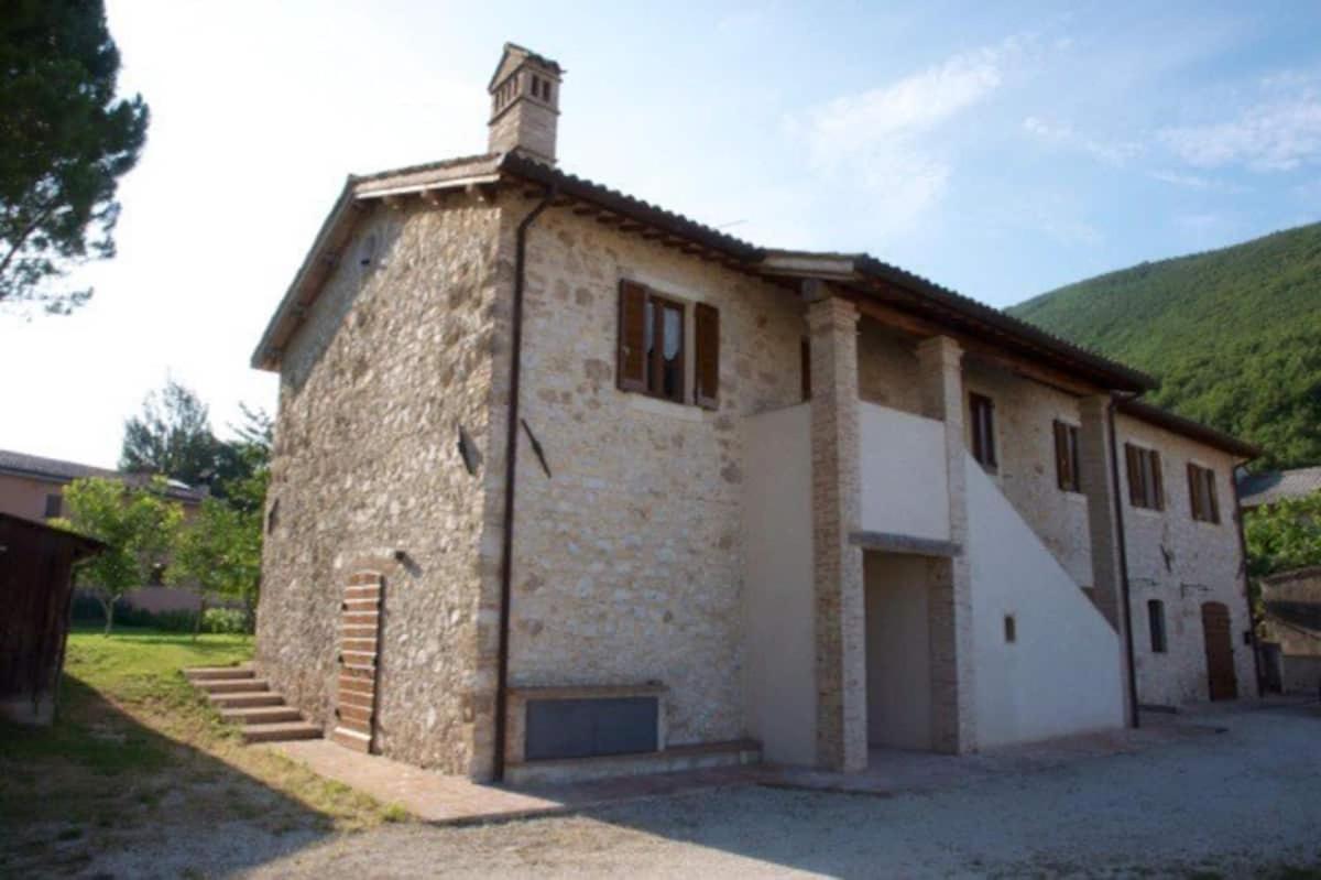 Casa Ridente Nella Valle Del Menotre Con Giardino Pale Kültér fotó
